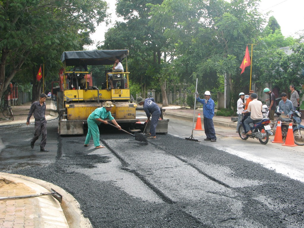 Tham be tong nhua nong